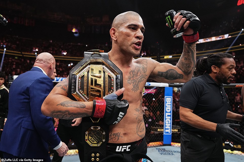 Alex Pereira besiegte Jamahal Hill im UFC 300-Hauptereignis und verteidigte seinen Titel im Halbschwergewicht zum ersten Mal