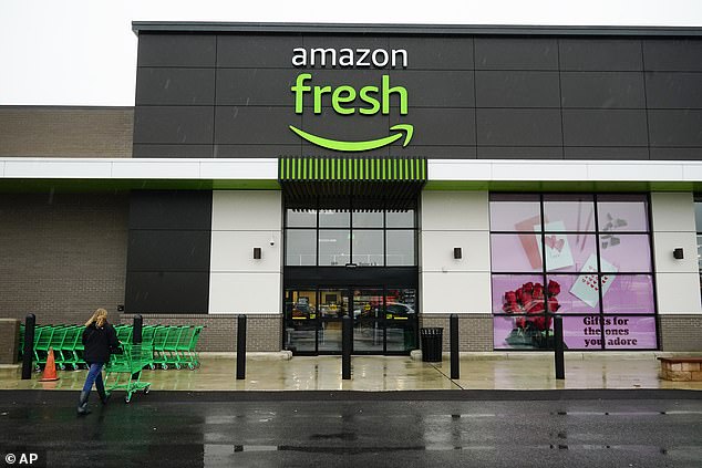 Amazon Fresh ersetzt Just Walk Out durch Dart Cash, das über einen Scanner und einen Bildschirm für Einkaufswagen verfügt, damit Kunden ihre Ausgaben im Auge behalten können