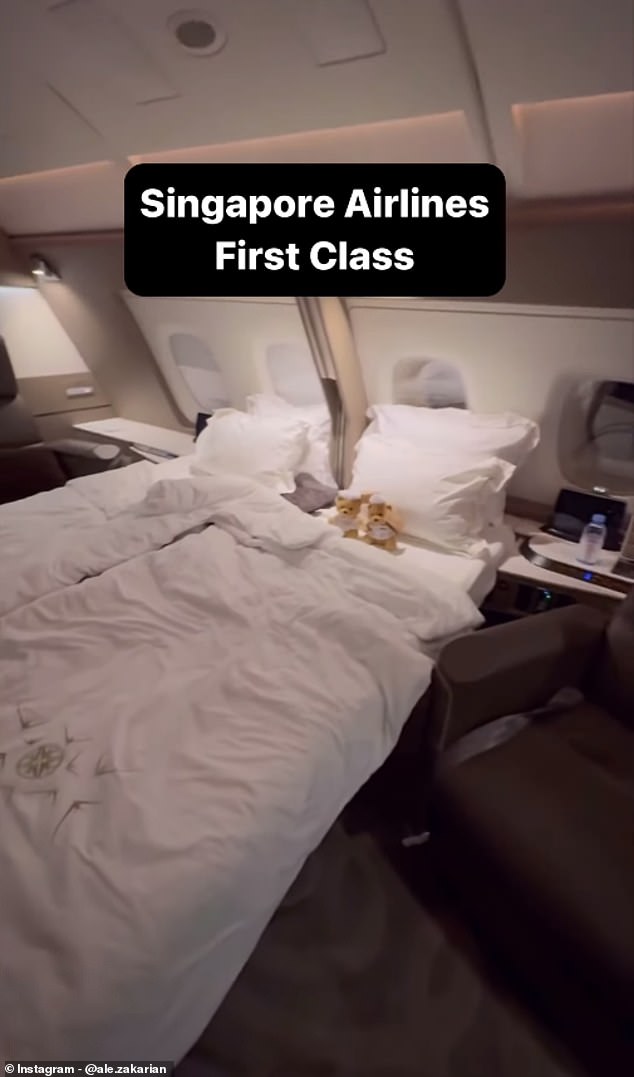Ein von einem Singapore Airlines-Passagier in den sozialen Medien geteiltes Video zeigt eine First-Class-Kabine mit Doppelbett – das versetzt Reisende sowohl in Ehrfurcht als auch in ein erschöpftes Portemonnaie.