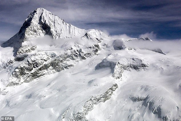 Das Aktenfoto zeigt den Berg Tete Blanche nahe der schweizerisch-italienischen Grenze und Zermatt