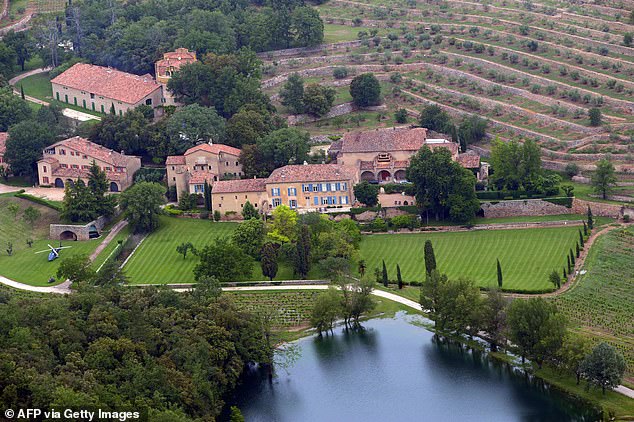 Eine Luftaufnahme des Chateau Miraval in Le Val im Südosten Frankreichs, dem Weingut und Haus, das Brangelina für 27 Millionen Dollar gekauft hat