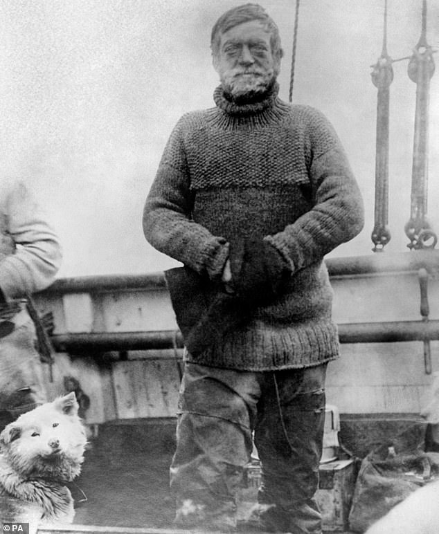 Foto von Sir Ernest Shackleton an Bord der „Quest“.  Der legendäre anglo-irische Entdecker starb in seiner Kabine an Bord der Quest, als diese vor Südgeorgien vor Anker lag.  Er war 47 Jahre alt