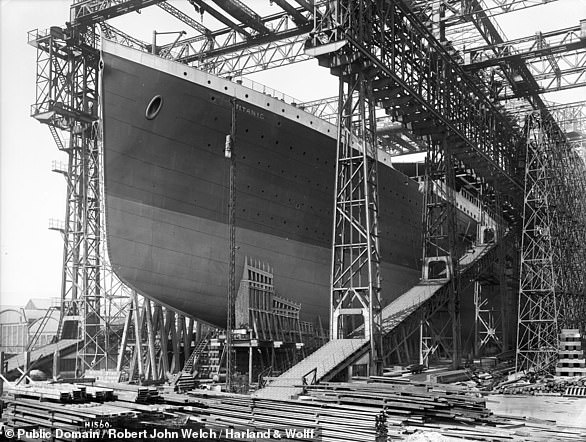 Die RMS Titanic wurde zwischen 1909 und 1912 von den in Belfast ansässigen Schiffbauern Harland und Wolff gebaut und war das größte Schiff ihrer Zeit
