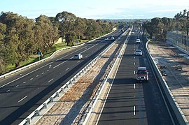 Aufgrund eines schweren Unfalls wurde ein Abschnitt der stadtführenden Fahrspuren des Frankston Freeway in Melbourne gesperrt