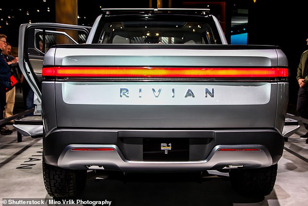 Der Rivian R1T Pickup (im Bild) wurde im Preis um 3.100 US-Dollar gesenkt, da der weltweite Absatz von Elektrofahrzeugen zurückgeht und Unternehmen sich bemühen, Kostensenkungsmaßnahmen einzuführen