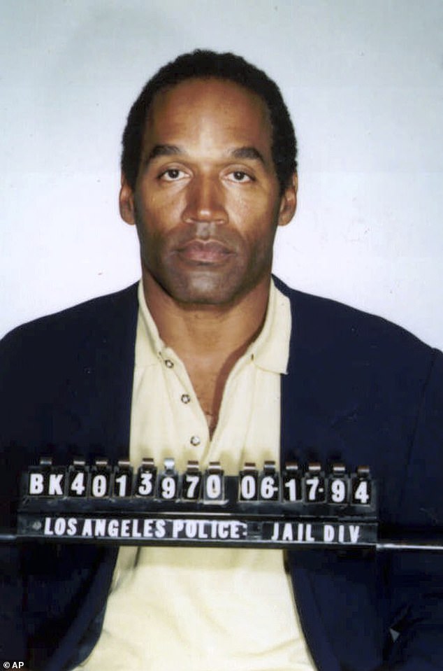 Simpson ist auf einem Buchungsfoto zu sehen, nachdem er sich den Behörden wegen Mordes gestellt hat.  Später wurde er in einem Strafverfahren freigesprochen – in einem anschließenden Zivilverfahren wurde er jedoch für haftbar erklärt