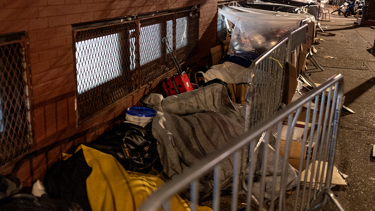 Menschen schlafen auf den Straßen von New York