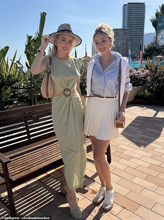 Im Bild: Carolina (links) und Chiara de Bourbon posieren an ihrem ersten Tag beim Monte Carlo Masters