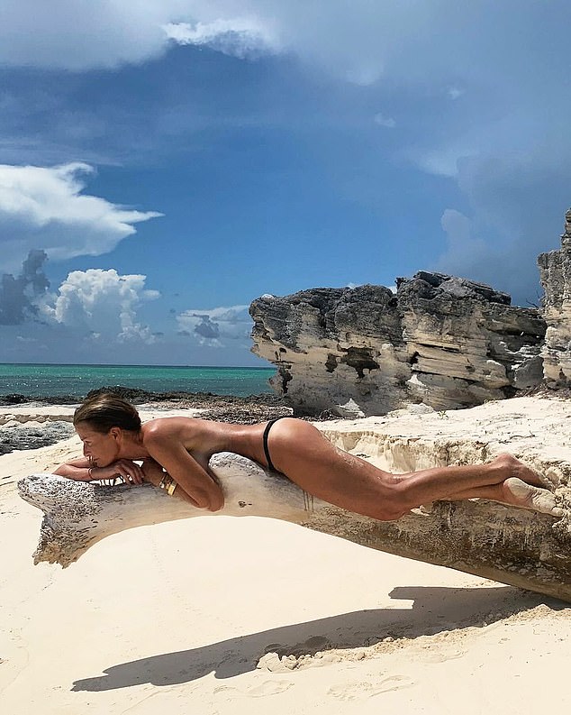 India Hicks (im Bild) in ihrem Bikini zu Ostern auf Windermere Island auf den Bahamas