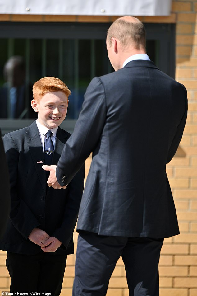 Prinz William begrüßte heute Freddie Hadley (links) und lobte ihn für seinen „sehr gut geschriebenen“ Brief, in dem er die Initiativen seiner Schule zur psychischen Gesundheit darlegt