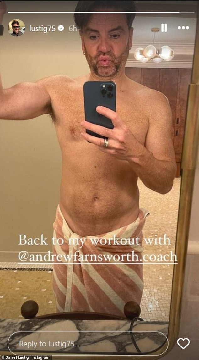 Gogglebox-Star Daniel Lustig hat am Dienstag auf Instagram ein Foto ohne Hemd geteilt, nur wenige Tage nachdem sein entfremdeter Ehemann Stephen Webb die Scheidung angekündigt hatte