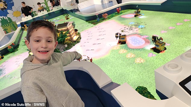 Matthew Sutcliffe, 8, im Legoland in Dänemark – dem ersten seiner Art weltweit