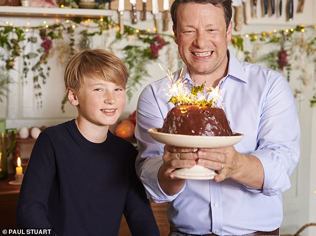 Der Kochbegeisterte Buddy Oliver, 13, hier im Bild mit seinem Vater, dem Starkoch Jamie Oliver
