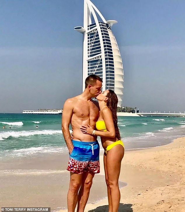 Ex-Chelsea-Kapitän John Terry gab bekannt, dass Rio Ferdinand ihn an einem Strand in Dubai ausgeblendet hatte