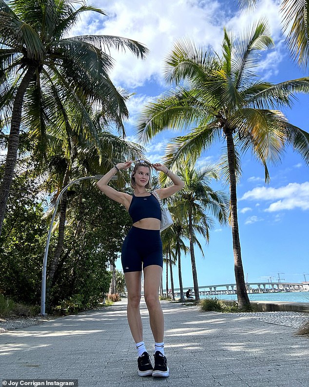 Auf Bildern, die sie auf Instagram teilte, machte das Model von Sports Illustrated eine schlanke Figur