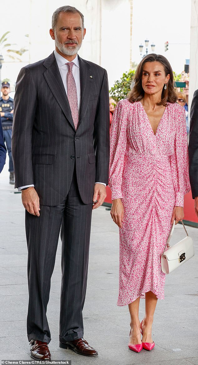 Königin Letizia machte am Mittwoch bei einer Kunstpreisverleihung in Cádiz zusammen mit ihrem Ehemann König Felipe VI. eine elegante Figur