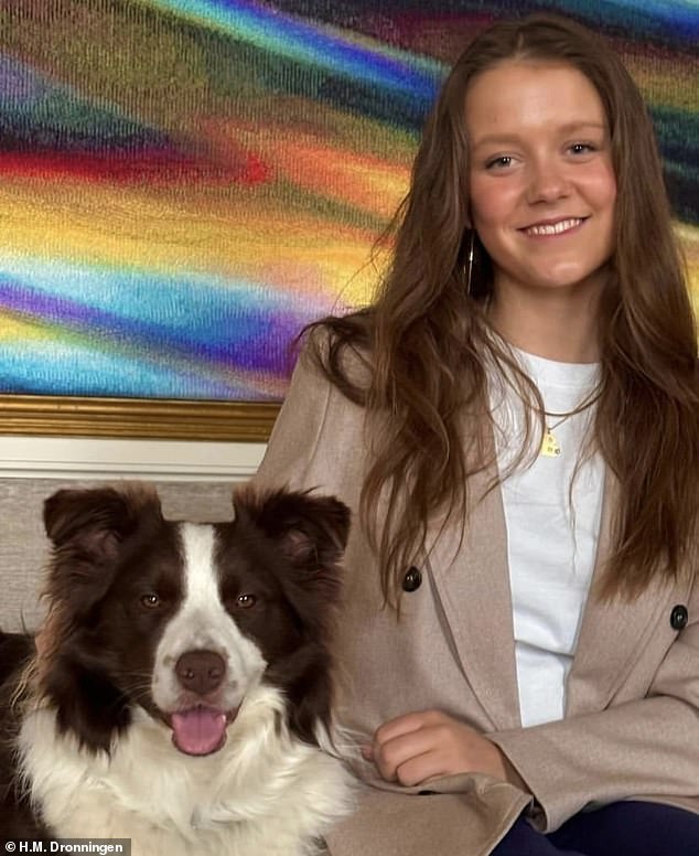 Prinzessin Isabella posierte mit dem Familienhund Cocoa in farbenfrohen Schnappschüssen, die an ihrem 17. Geburtstag veröffentlicht wurden