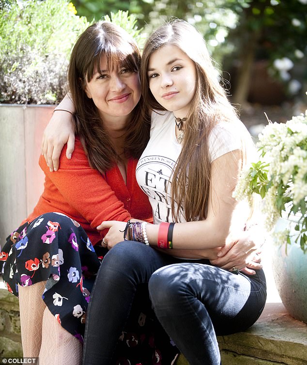 Daisy mit ihrer Tochter Lydia.  „Ich habe immer darauf geachtet, meinen Kindern zu sagen, dass ich sie liebe, wenn sie eine Prüfung nicht bestehen oder den Job nicht bekommen, den sie sich gewünscht haben“, sagt sie