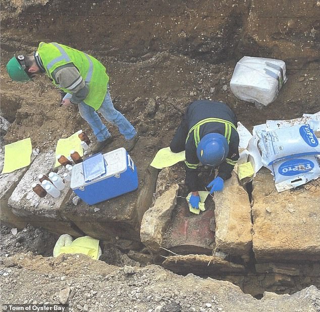 Bauarbeiter haben Anfang des Monats sechs 55-Gallonen-Chemikalienfässer ausgegraben, die mit Flüssigkeit gefüllt waren, die „irgendwann in einen Brunnen der öffentlichen Wasserversorgung gelangen könnte“.