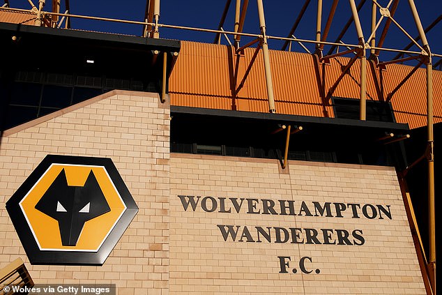 Die Wolves haben eine Erklärung veröffentlicht, in der sie bestreiten, dass einer der beiden Premier-League-Stars im Rahmen einer Vergewaltigungsuntersuchung für ihren Verein festgenommen wurde