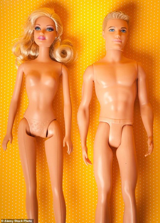 Bei der Genitalvernichtung geht es um die Entfernung aller äußeren Genitalien, was Twitter-Nutzerin und Musikerin Serena Patrick als „Barbie-Verschönerung Ihrer Genitalien“ bezeichnete.