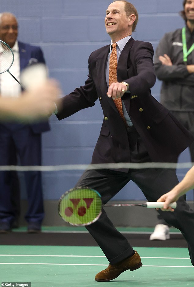Prinz Edward nimmt an einem Badmintonspiel während eines Engagements bei den All England Open Badminton Championships in Birmingham teil
