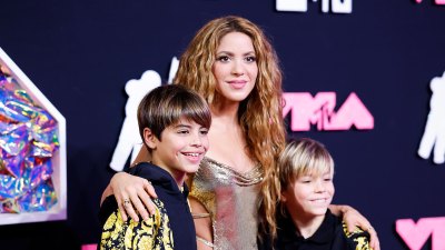 Shakiras Familienalbum Sehen Sie sich die süßesten Bilder der Sängerin mit ihr und Gerard Piques „2 Kids Over the Years“ an 519