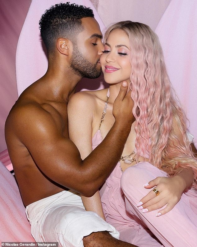 Shakira und Lucien Laviscount begannen eine Romanze, nachdem sie sich im Februar am Set ihres Musikvideos für Punteria kennengelernt hatten (Bild).