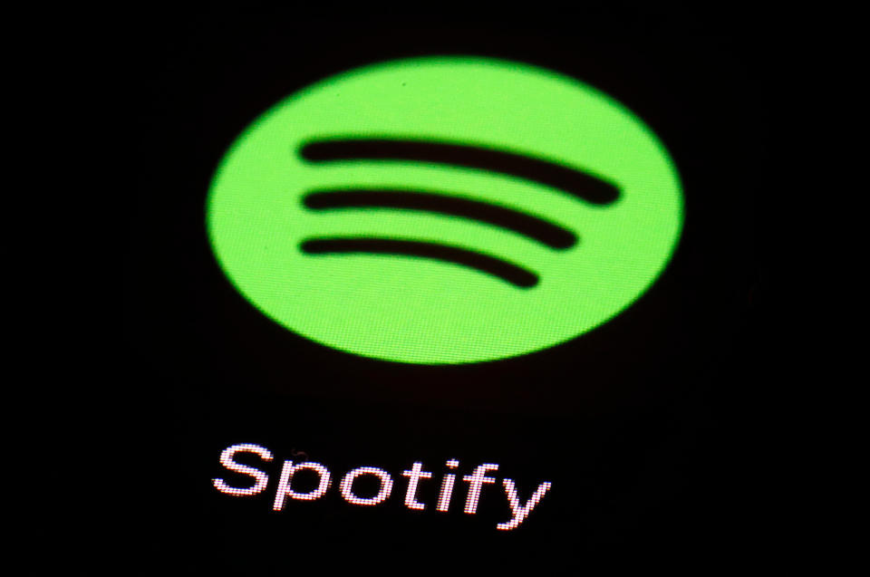 DATEI – Wall-Street-Analysten waren optimistisch in Bezug auf Spotify, nachdem der Audioriese versprochen hatte, seine Rentabilität ab 2023 auf Basis der Bruttomarge und des Betriebsergebnisses zu verbessern.  (AP Photo/Patrick Semansky, Datei)