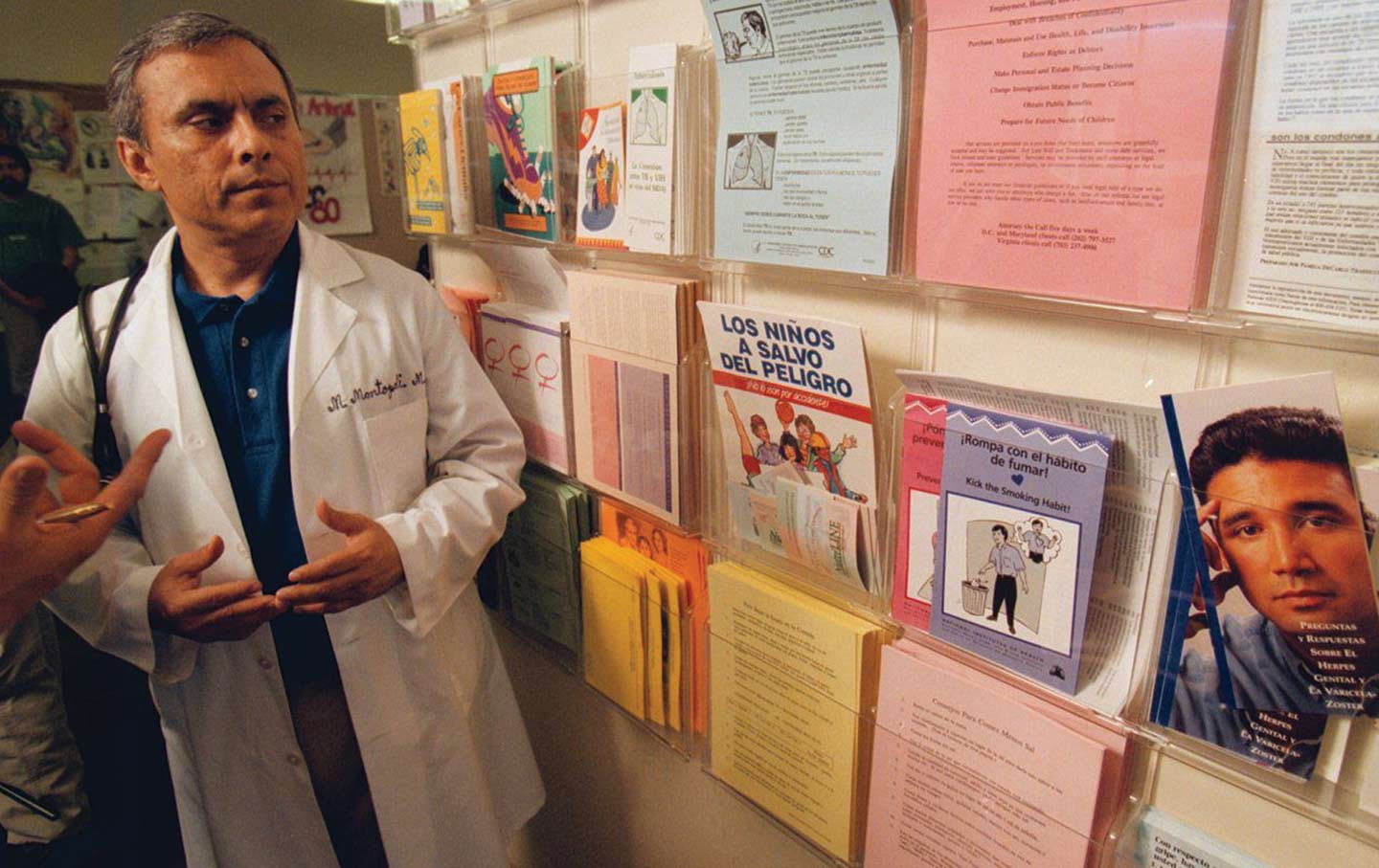 Dr. Juan Romagoza in der La Clinica del Pueblo im Jahr 1998.