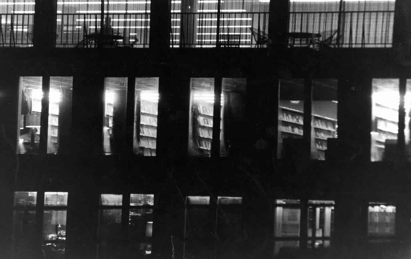 Die Milton S. Eisenhower Library an der Johns Hopkins University, 1965.