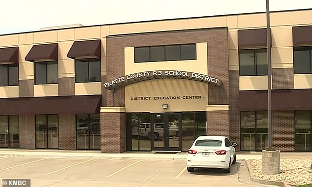 Herr Farr verklagt den Platte County School District wegen seiner Toilettenrichtlinie, die seiner Meinung nach seine Tochter, in der Klage RF genannt, verletzt hat (Foto mit freundlicher Genehmigung von KMBC News).
