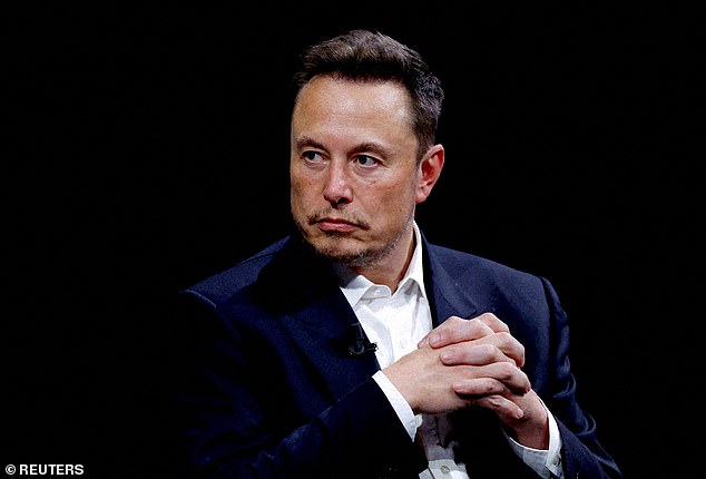 Musk sagte: „Ich schätze, dass wir wahrscheinlich Ende nächsten Jahres eine KI haben werden, die intelligenter ist als jeder einzelne Mensch.“"