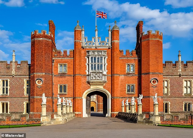 Der Hampton Court Palace am Stadtrand von London wurde im frühen 16. Jahrhundert von Kardinal Wolsey für Heinrich VIII. erbaut