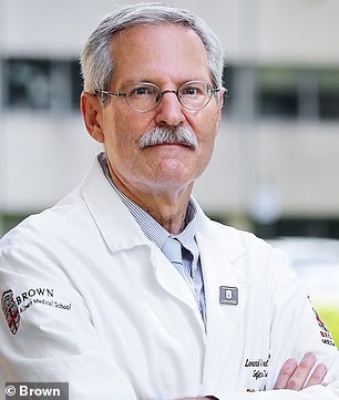 Dr. Leonard Mermel, ein Experte für Infektionskrankheiten in Rhode Island, warnte davor, dass wiederholte Infektionen bei Säugetieren das Risiko erhöhen, dass das Virus schädliche Mutationen erhält