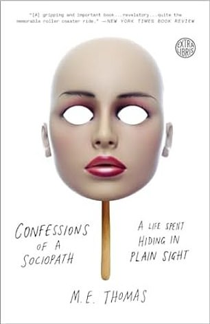 ME Thomas veröffentlichte 2013 „Confessions of a Sociopath: A Life Spent Hiding in Plain Sight“.