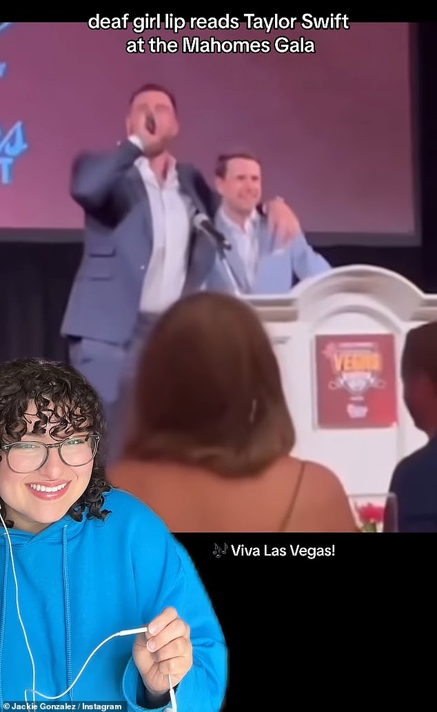 Gerade als Travis ein gutturales „Viva Las Vegas!“ schreit.  Ins Mikrofon, während Taylor einen Arm um den Mann neben sich legt, schaut er nach rechts