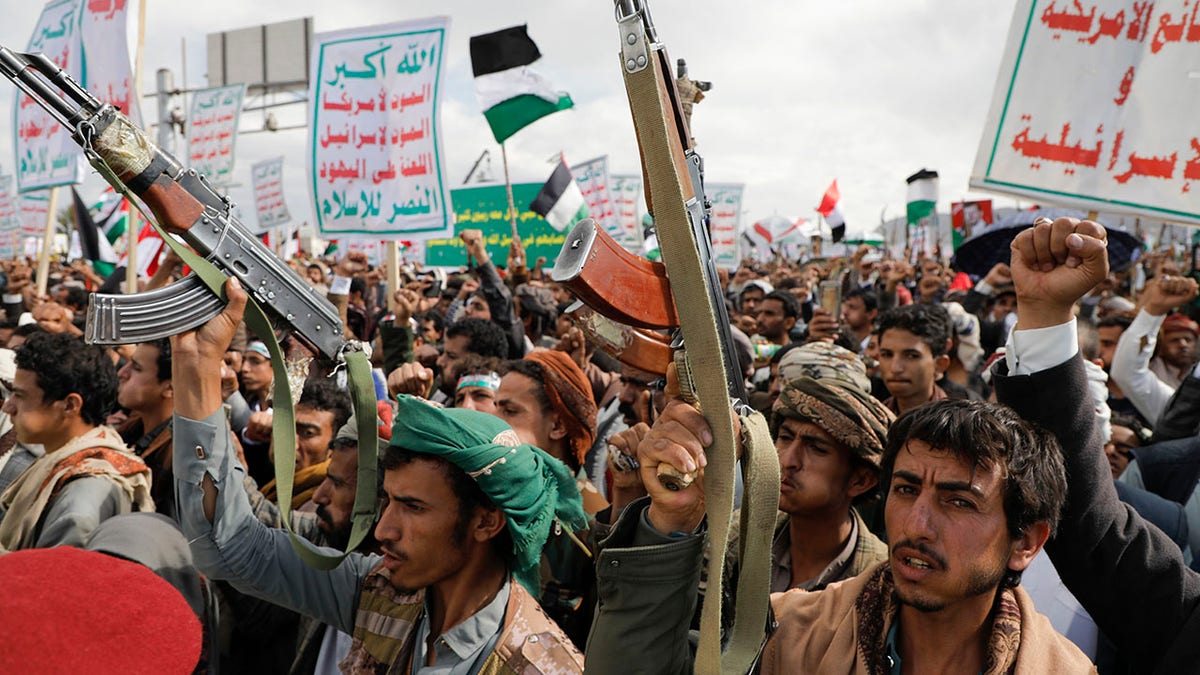 Huthi-Anhänger versammeln sich im Jemen