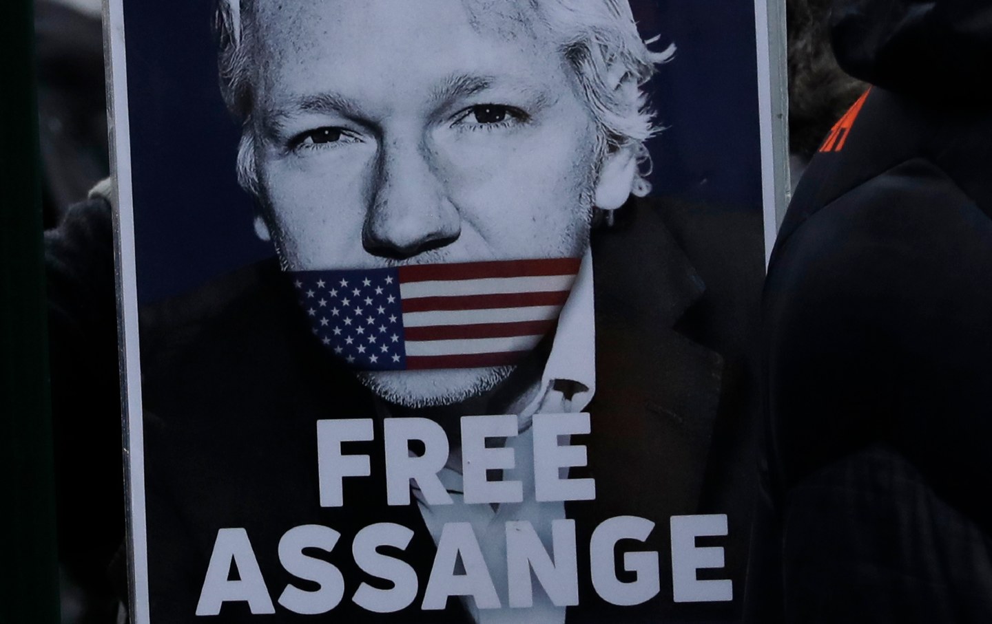Poster von Julian Assange mit der Aufschrift 