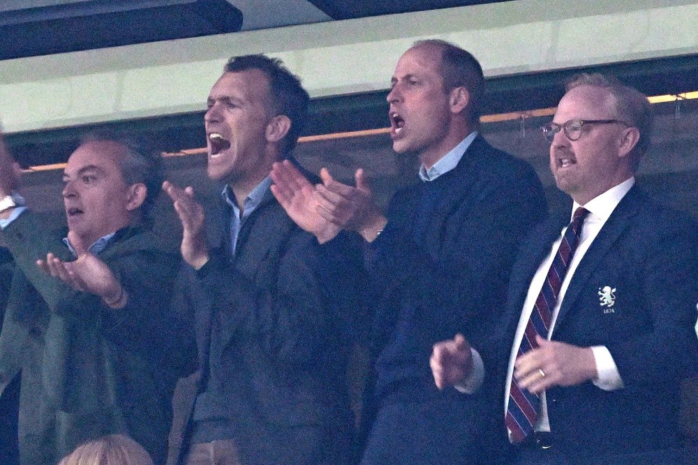 Prinz William feuert die Aston Villa-Fußballmannschaft bei einem öffentlichen Solo-Auftritt an 2