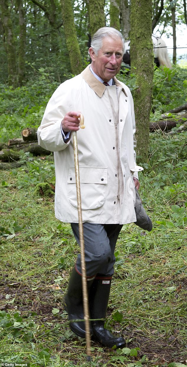 Es wird angenommen, dass die Liebe des Königs zur Natur – einschließlich Wandern und Camping – während seiner Zeit an der Gordonstoun School gefördert wurde.  Abgebildet im Jahr 2012