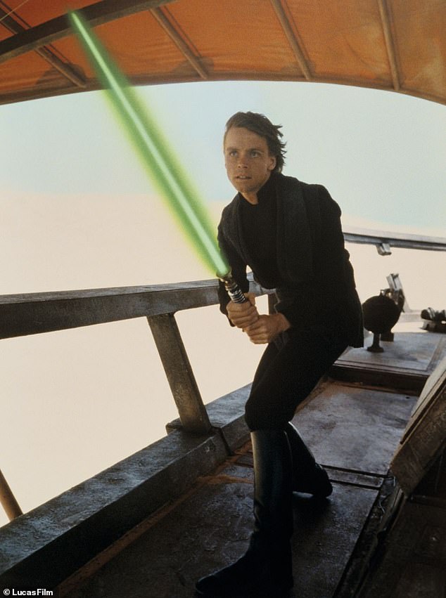 In den ursprünglichen Star Wars-Filmen hatte Luke Skywalker (im Bild) blaue und grüne Lichtschwerter, während sein Erzfeind Darth Vader ein rotes Lichtschwert hatte