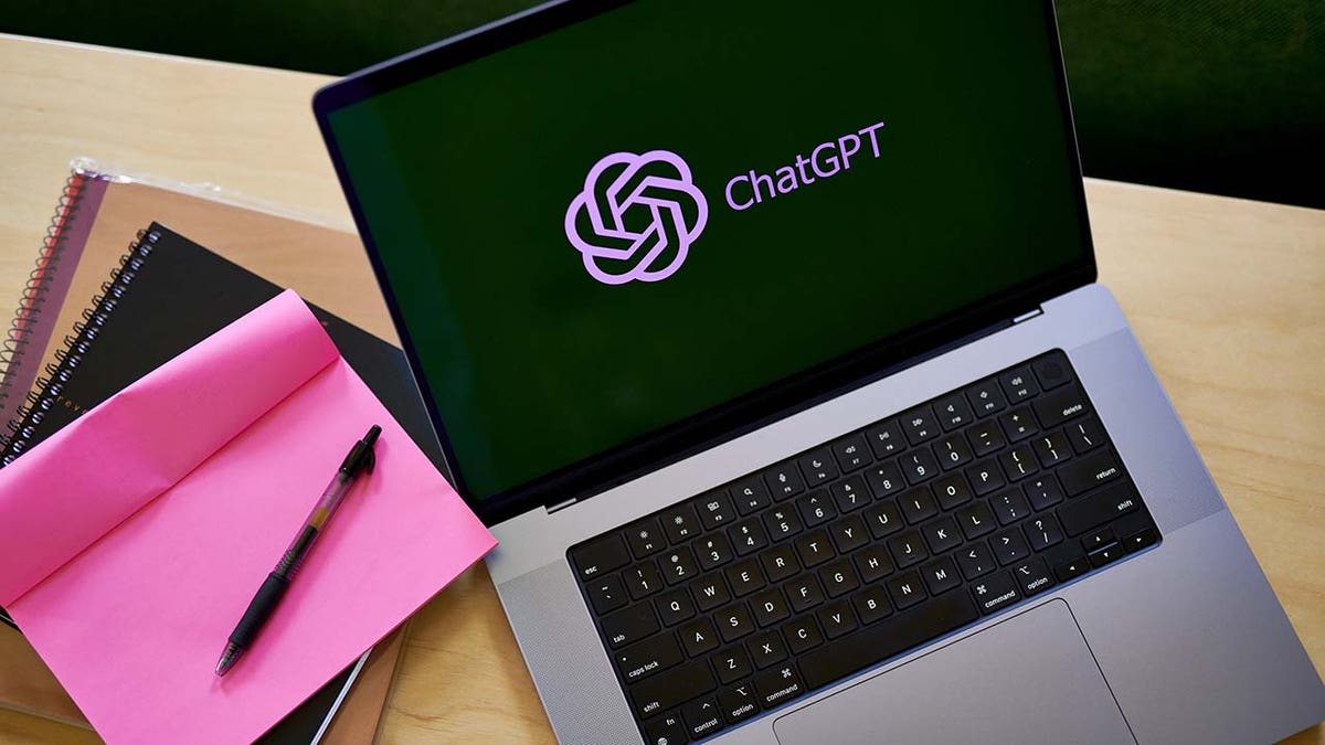 Das ChatGPT-Logo auf einem Laptop