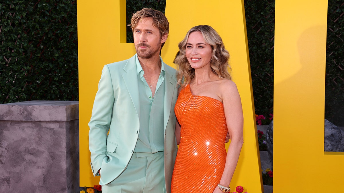 Ryan Gosling und Emily Blunt posieren zusammen