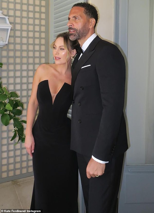 Auch der ehemalige Fußballspieler Rio Ferdinand, 45, und seine Frau Kate, 32, waren für diesen besonderen Anlass schick gekleidet