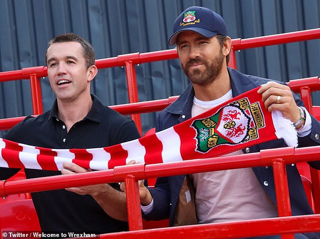 Ryan Reynolds und Rob McElhenney haben mit Wrexham zwei aufeinanderfolgende Beförderungen gefeiert