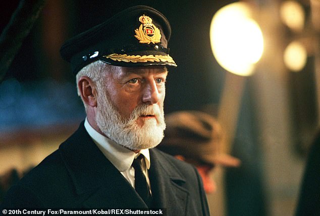 Der Schauspieler verkörperte auch Captain Edward Smith im 1997 mit dem Oscar ausgezeichneten Film „Titanic“ (im Bild).