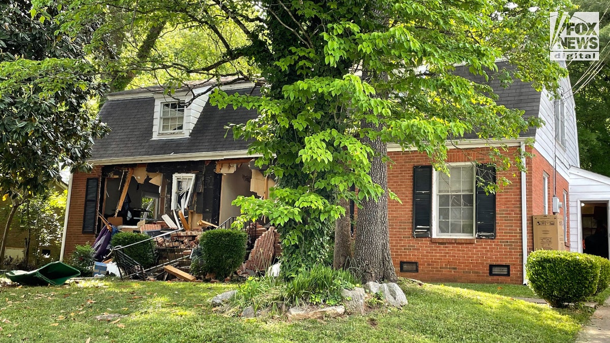 Das Haus in Charlotte, North Carolina, in dem vier Polizeibeamte getötet wurden, ist immer noch zerstört