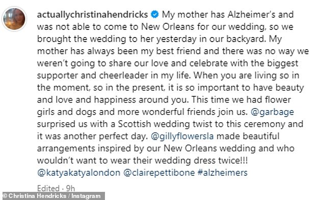 Christina sah in einem maßgeschneiderten weißen Spitzenkleid von Katya umwerfend aus, als sie ihrer emotionalen Mutter einen süßen Kuss und eine Umarmung gab, während sie auf Instagram über den besonderen Tag postete