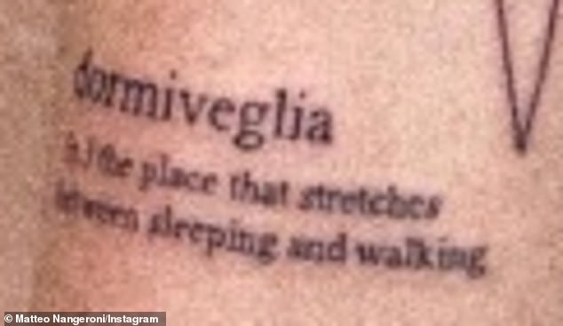 Cara erlitt letztes Jahr einen peinlichen Fehler, als Fans einen Rechtschreibfehler in ihrem Tattoo entdeckten, nachdem sie einen Schnappschuss geteilt hatte